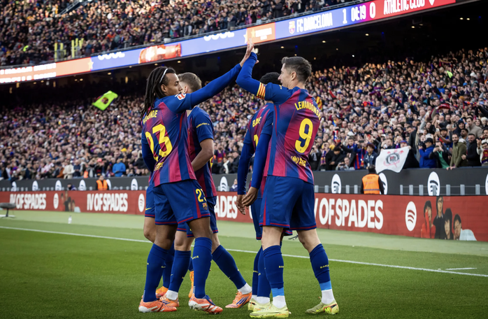 Barcelona thắng tưng bừng ngày trở lại Nou Camp