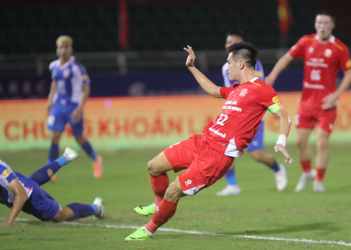 CLB Công an TP HCM thắng đậm trận derby, vào tứ kết Cúp Quốc gia