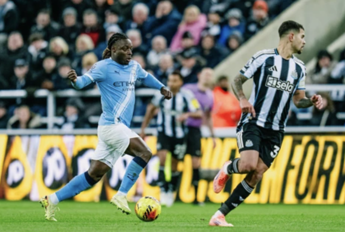 Man City nếm trái đắng trước Newcastle, phản ứng VAR bỏ qua lỗi