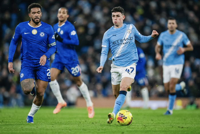 Chelsea gieo sầu Man City phút 90+4, Arsenal hưởng lợi lớn