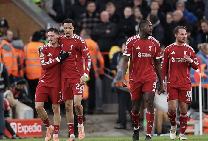 Liverpool đánh rơi chiến thắng ở phút bù giờ thứ 7